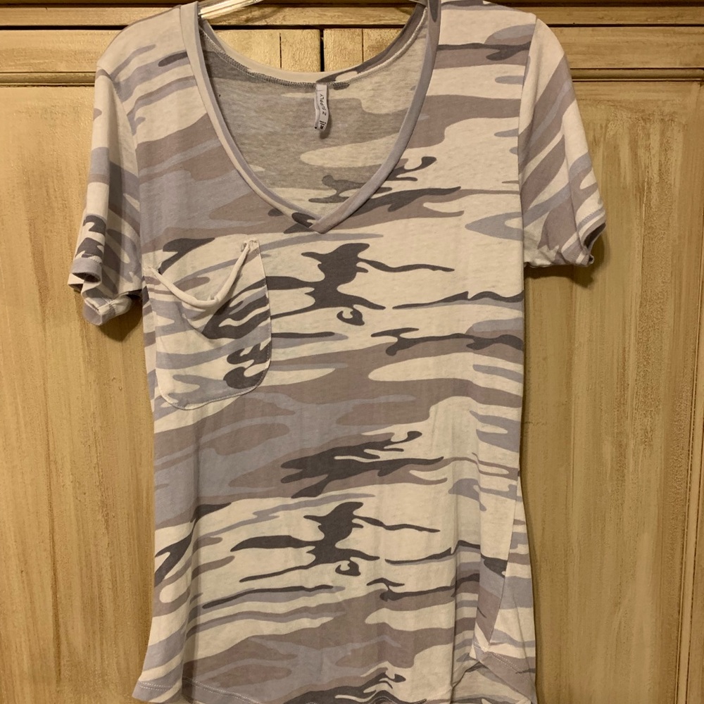 Grey/White Camo Z Supply V Neck Pocket Tee Sz M